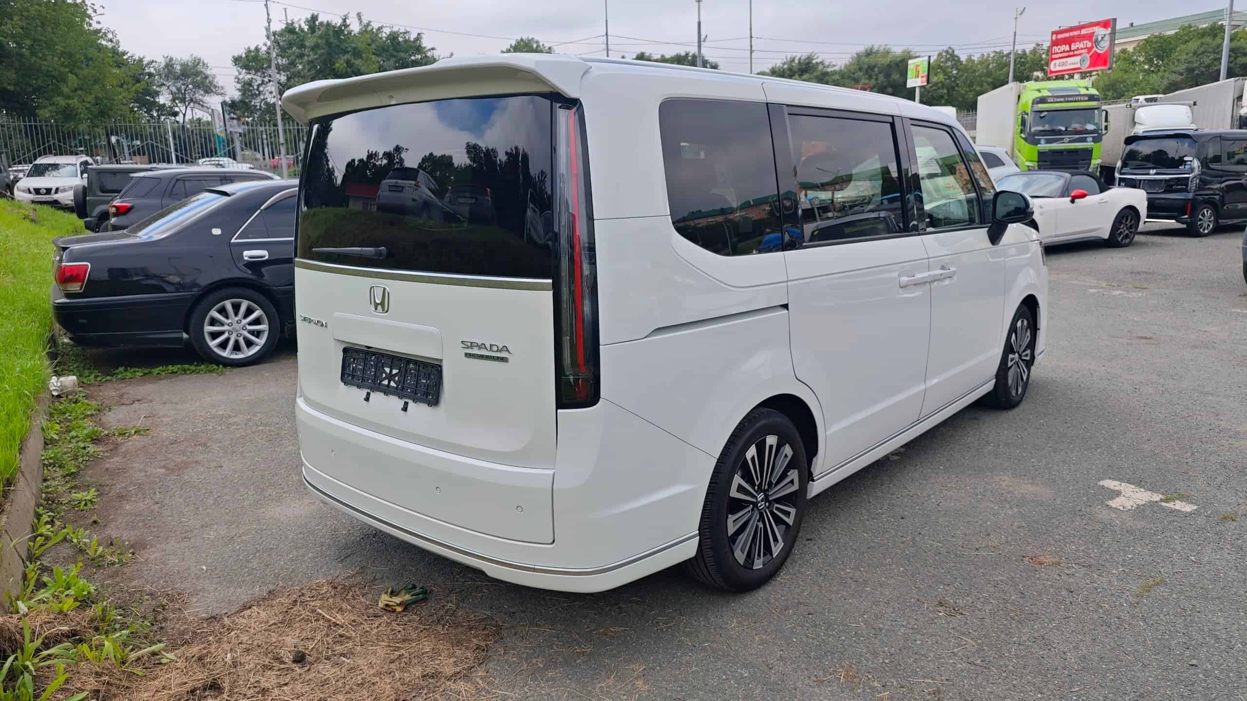 Honda Stepwgn Spada — сзади